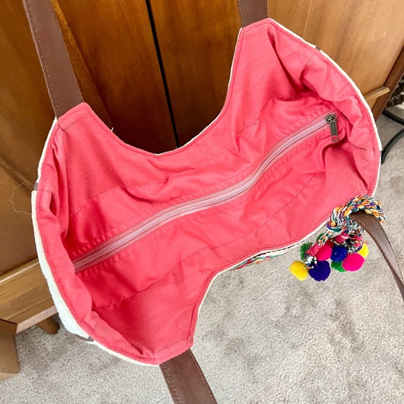 ‼️LAST CHANCE‼️ LoveStitch Mirrored Floral Tote - Picture 11 of 13